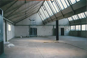 Die Halle der ehemaligen Knopffabrik vor der Renovierung